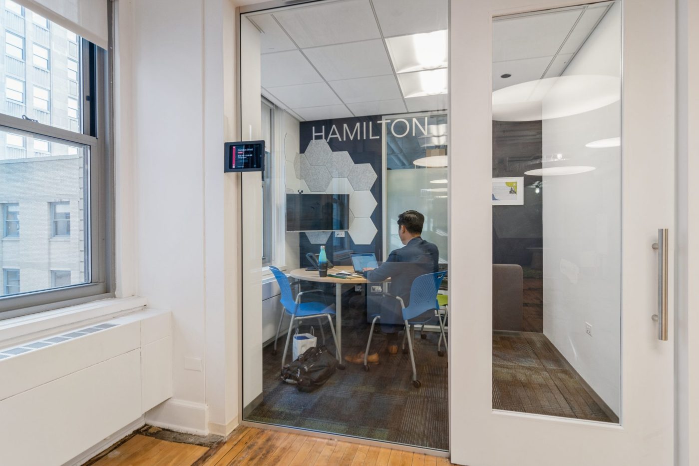 Chicago shared office for tech teams, featuring open workspaces and cutting-edge technology for enhanced productivity.